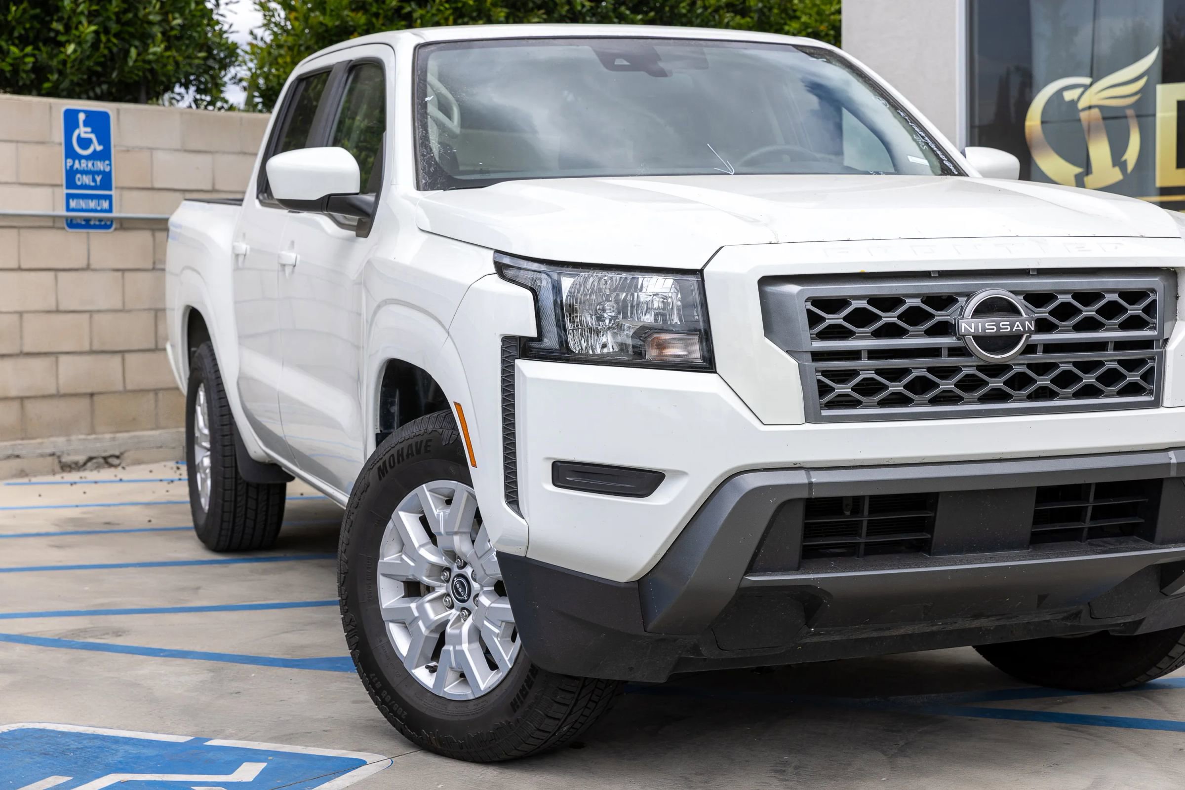 Used 2022 Nissan Frontier SV RWD image 3