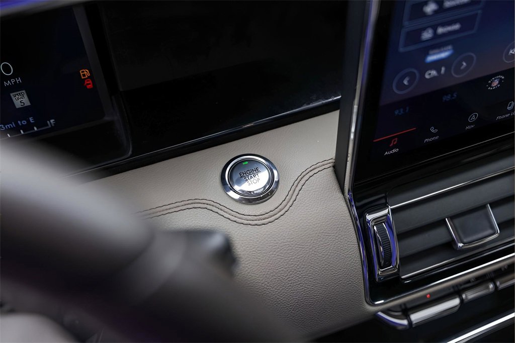 Used 2024 Lincoln Navigator Reserve image 17