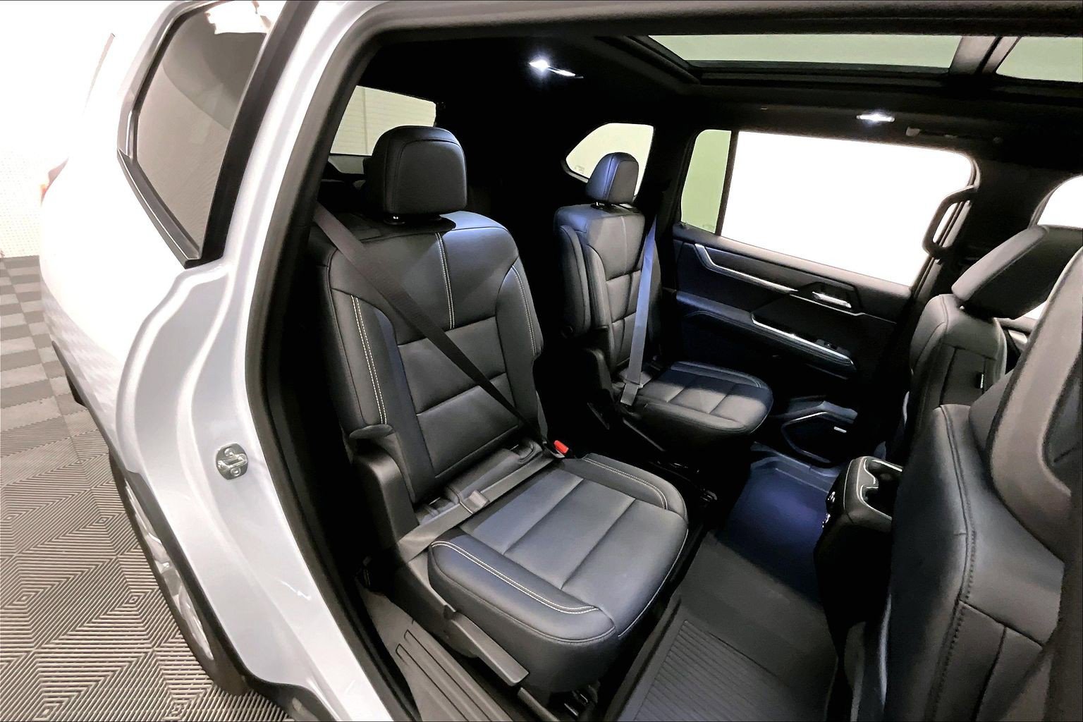 Used 2026 GMC Acadia Elevation w/ Elevation Premium Package AWD/4WD image 26