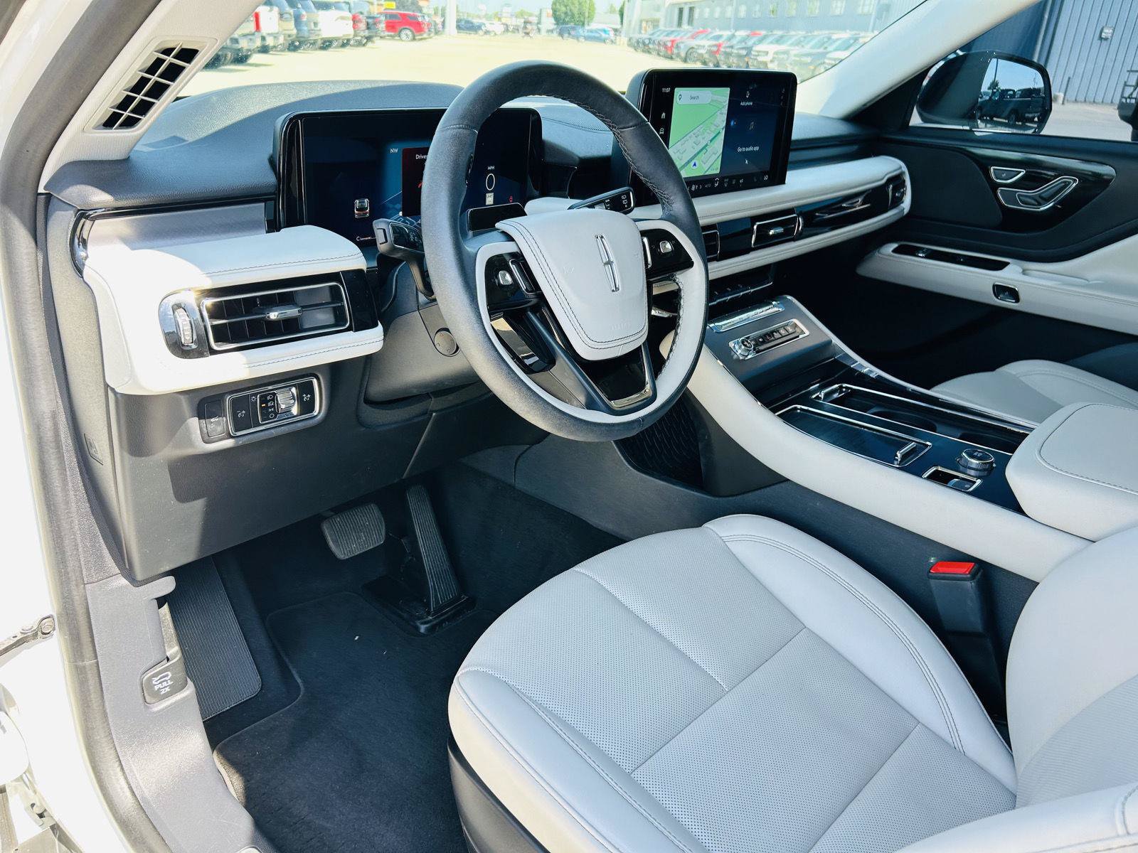 Used 2025 Lincoln Aviator AWD image 19