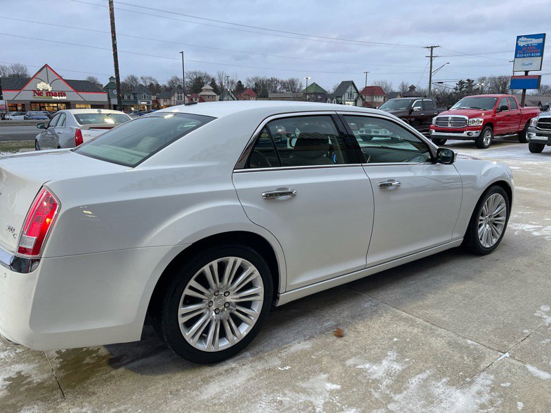 Used 2013 Chrysler 300 C w/ Light Group image 9
