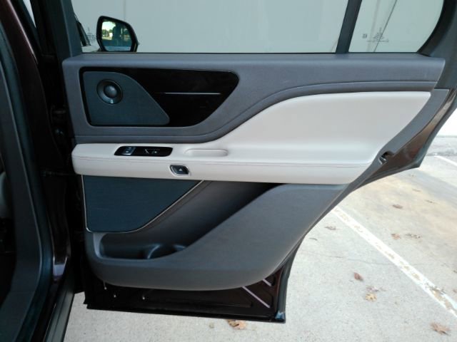 Used 2020 Lincoln Aviator Reserve w/ Equipment Group 201A image 25