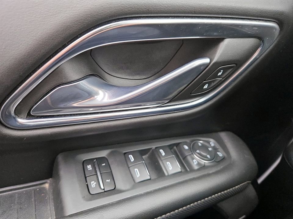 Used 2023 Chevrolet Suburban Premier image 21