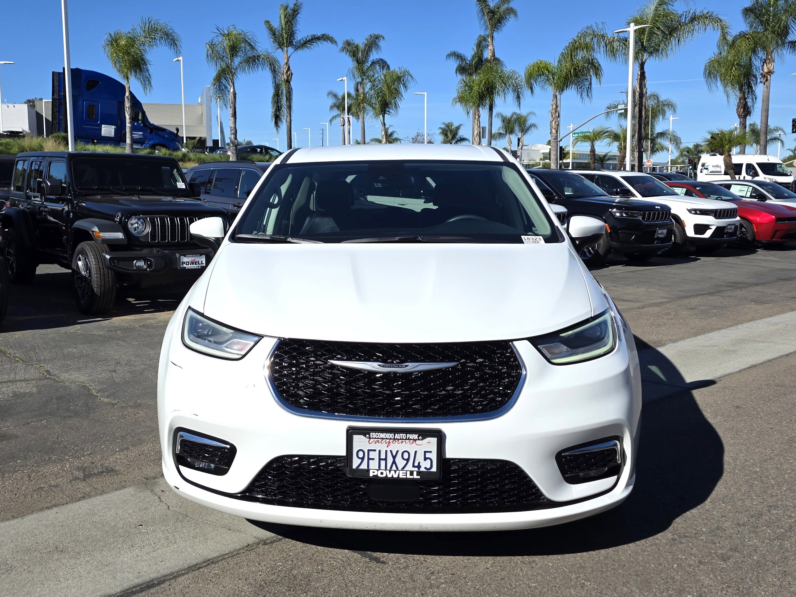 Certified 2023 Chrysler Pacifica Touring-L image 7