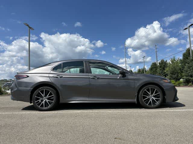 Used 2021 Toyota Camry SE FWD image 3