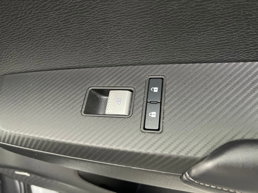 Used 2025 Mitsubishi Outlander SE image 27