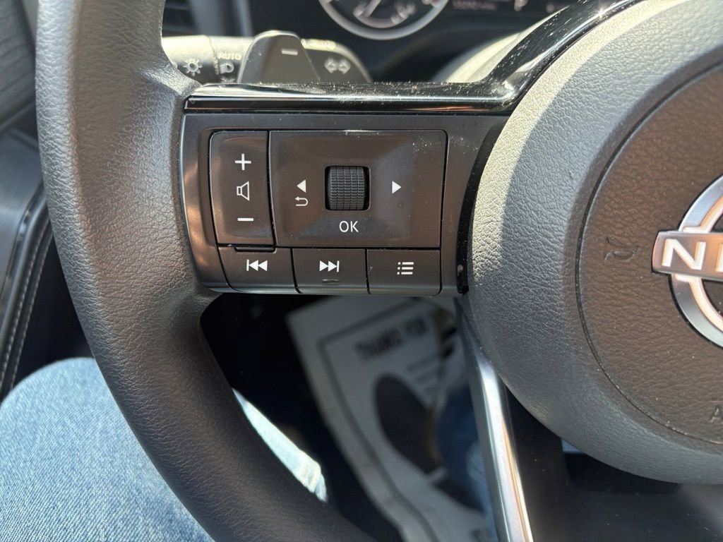 Used 2023 Nissan Rogue SV image 15