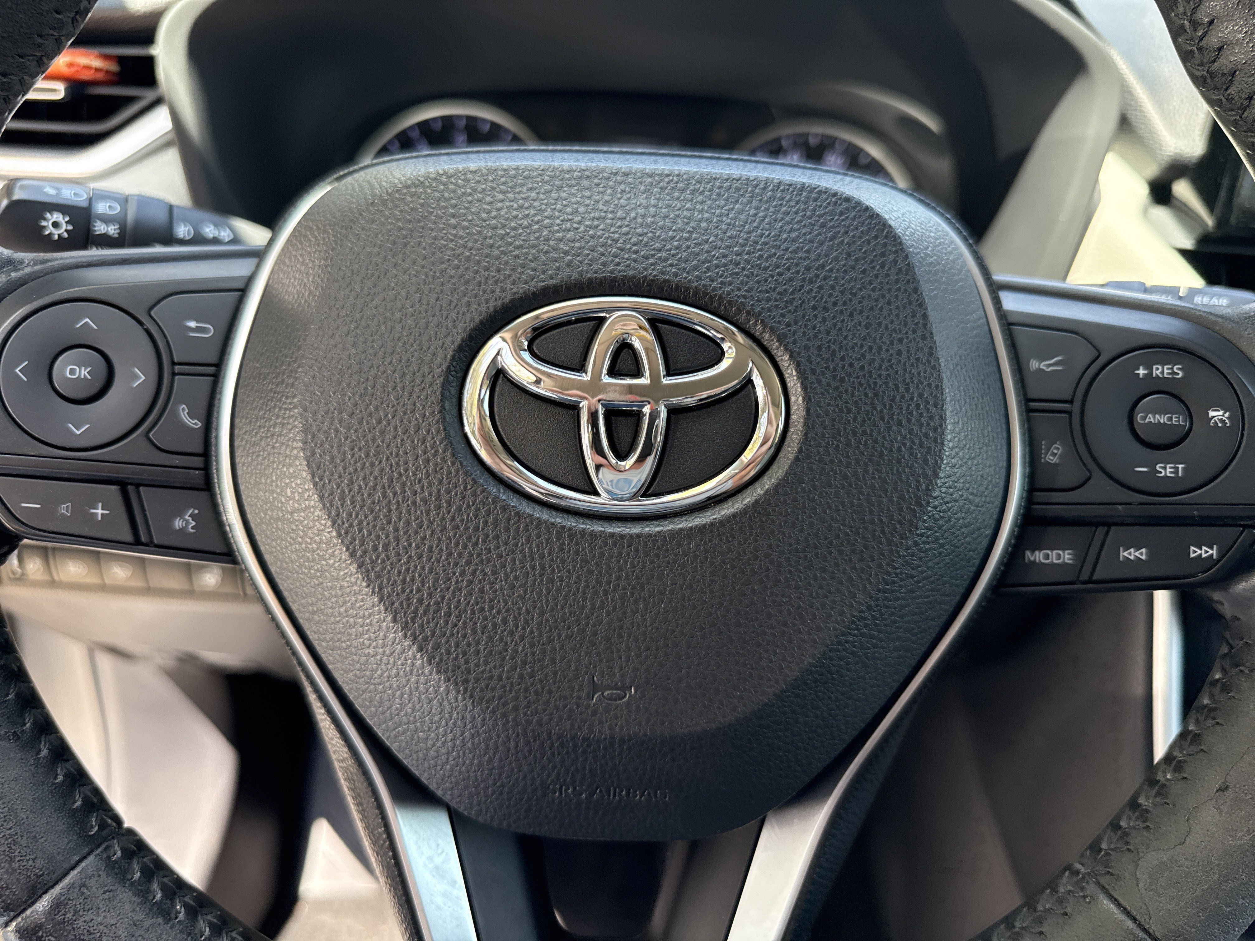 Used 2019 Toyota RAV4 XLE Premium w/ Cold Weather Package AWD/4WD image 23