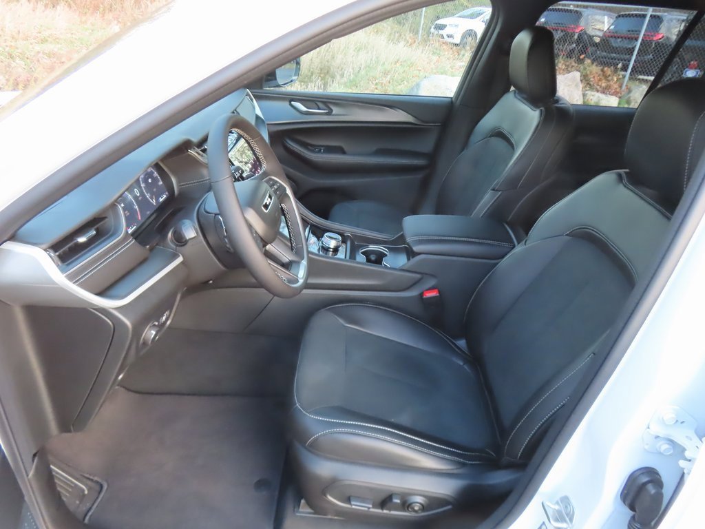 New 2025 Jeep Grand Cherokee Limited w/ Luxury Tech Group II image 19