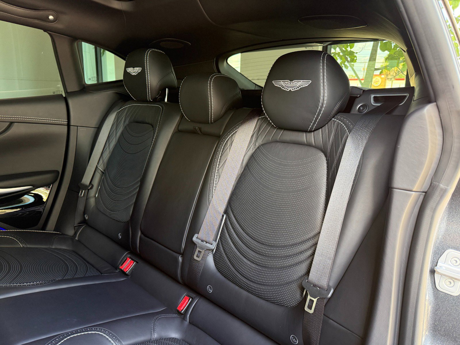 Used 2022 Aston Martin DBX image 27