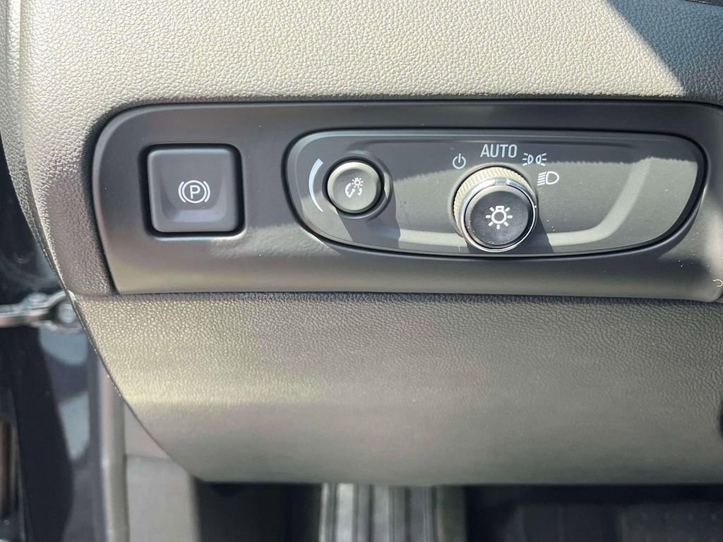 Used 2020 Buick Enclave Avenir w/ Avenir Technology Package AWD/4WD image 31