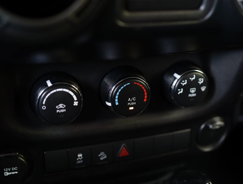 Used 2015 Jeep Wrangler Unlimited Sport AWD/4WD image 13