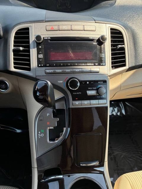 Used 2010 Toyota Venza w/ Convenience Pkg FWD image 13