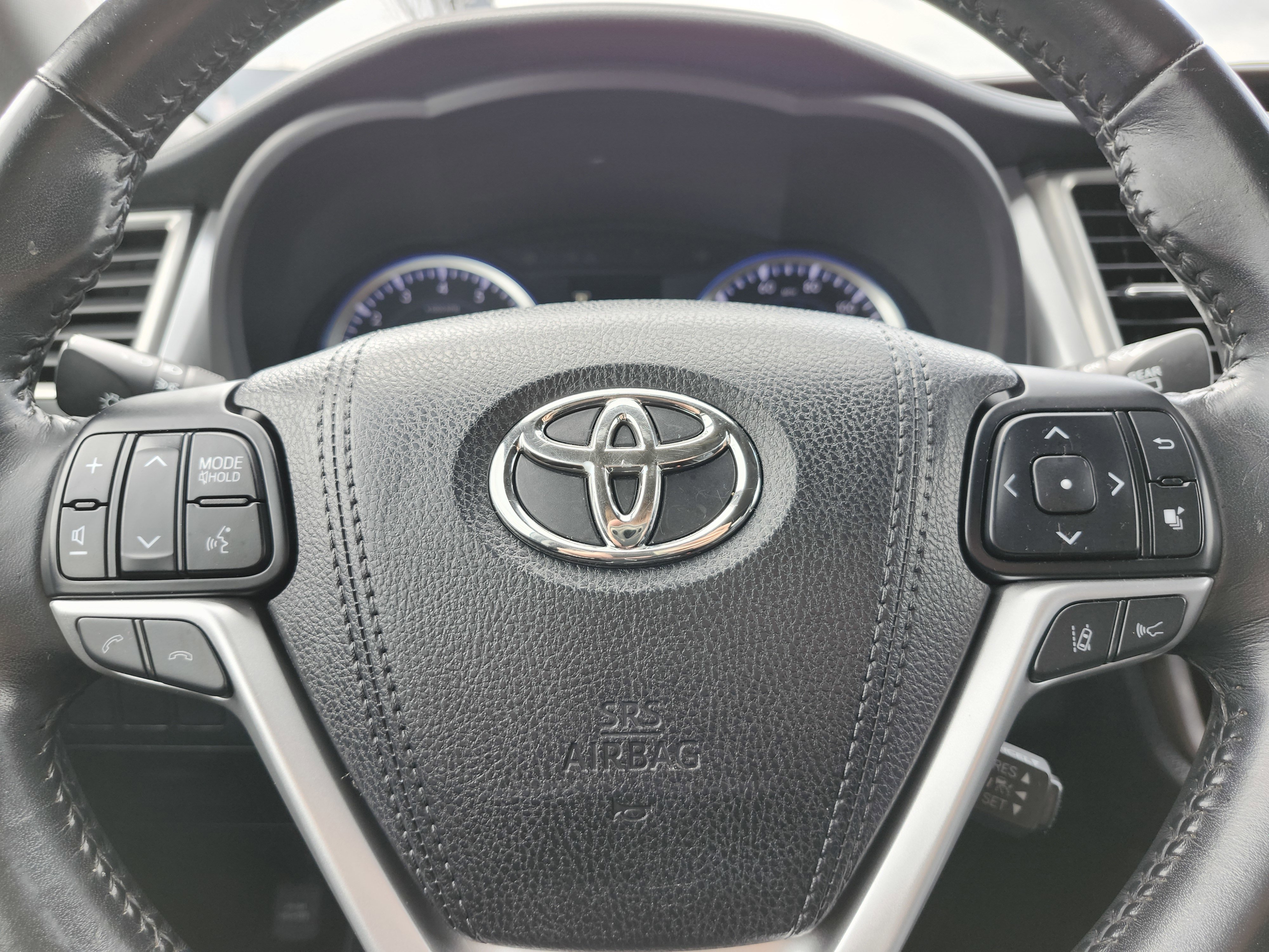 Used 2017 Toyota Highlander XLE image 32