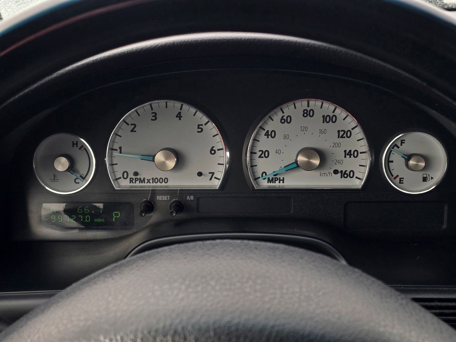 Used 2003 Ford Thunderbird image 32