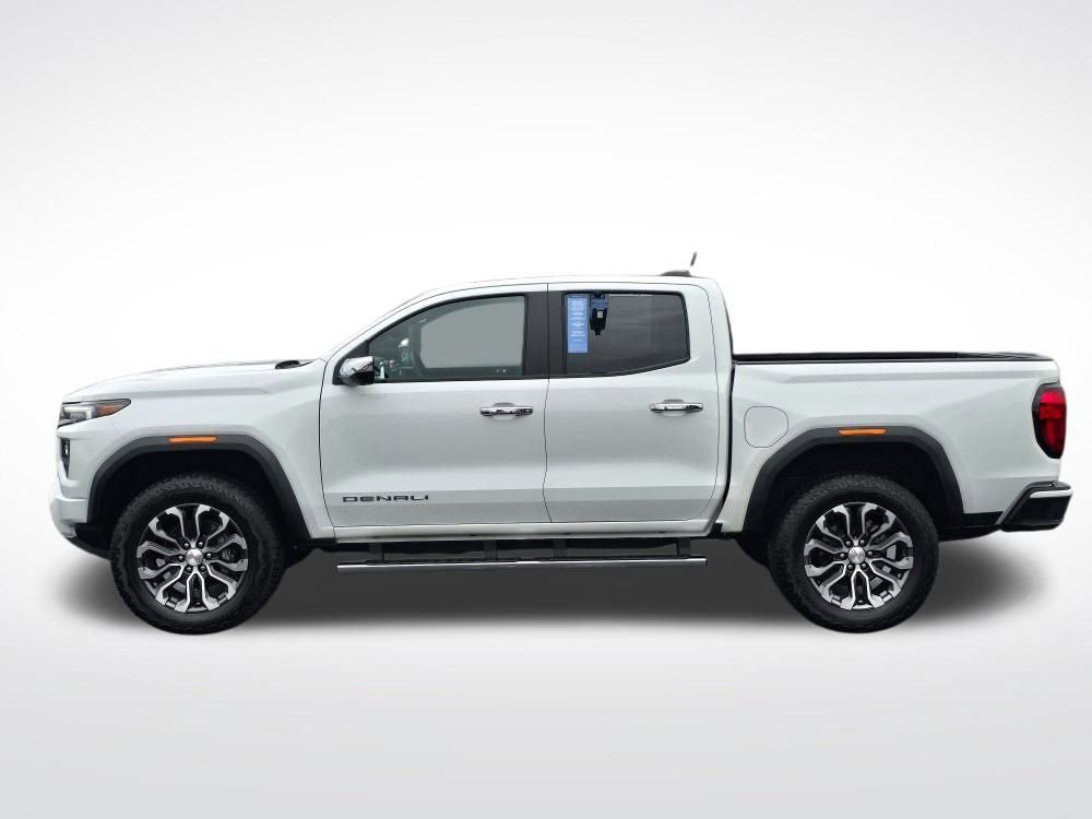 Used 2023 GMC Canyon Denali image 2