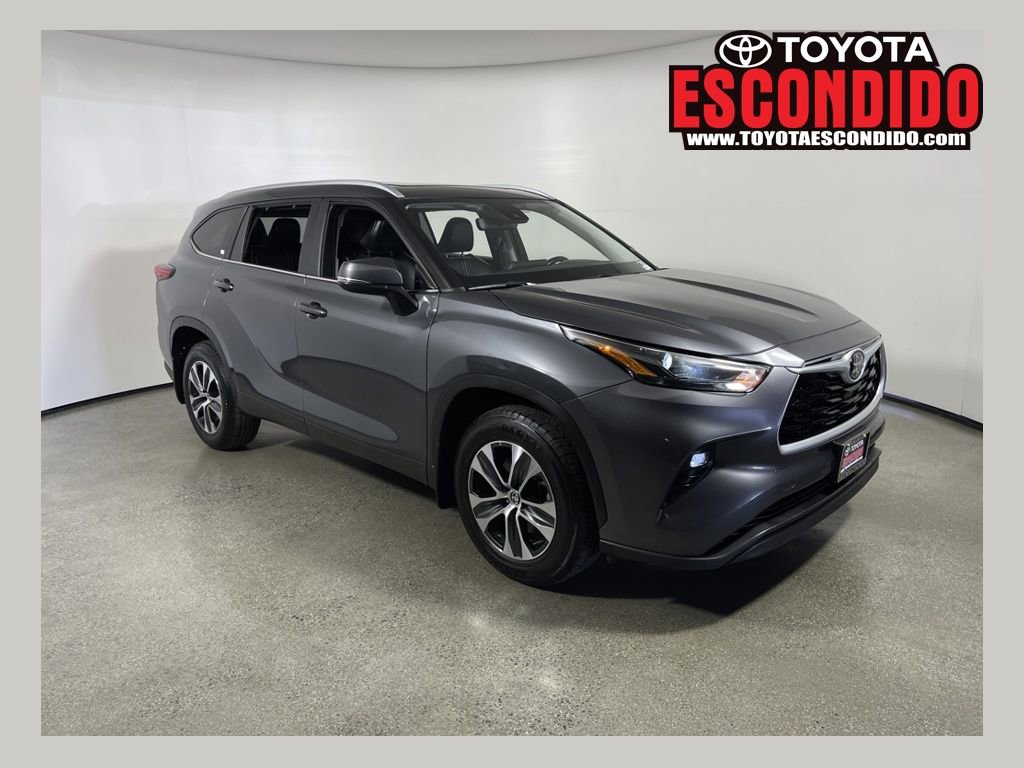 Used 2023 Toyota Highlander XLE image 1