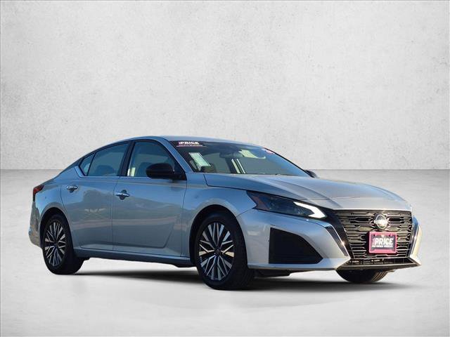 Used 2024 Nissan Altima 2.5 SV FWD image 3