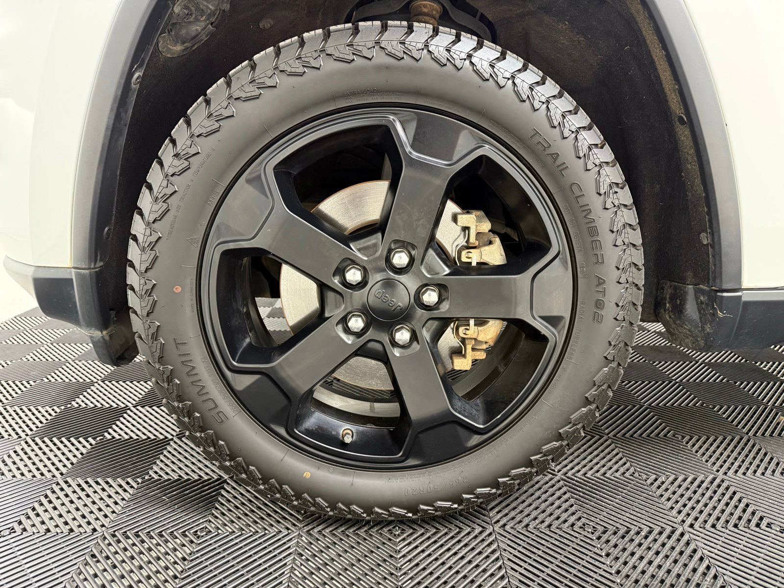 Used 2021 Jeep Grand Cherokee Freedom Edition AWD/4WD image 9