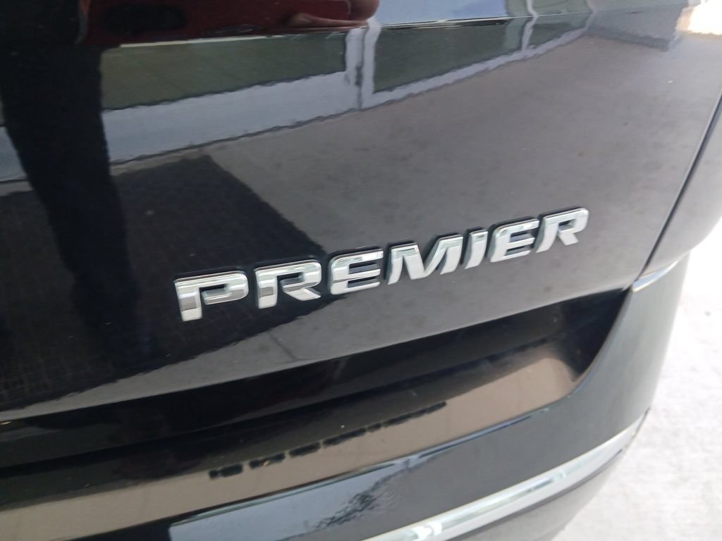 Used 2022 Chevrolet Traverse Premier FWD image 30