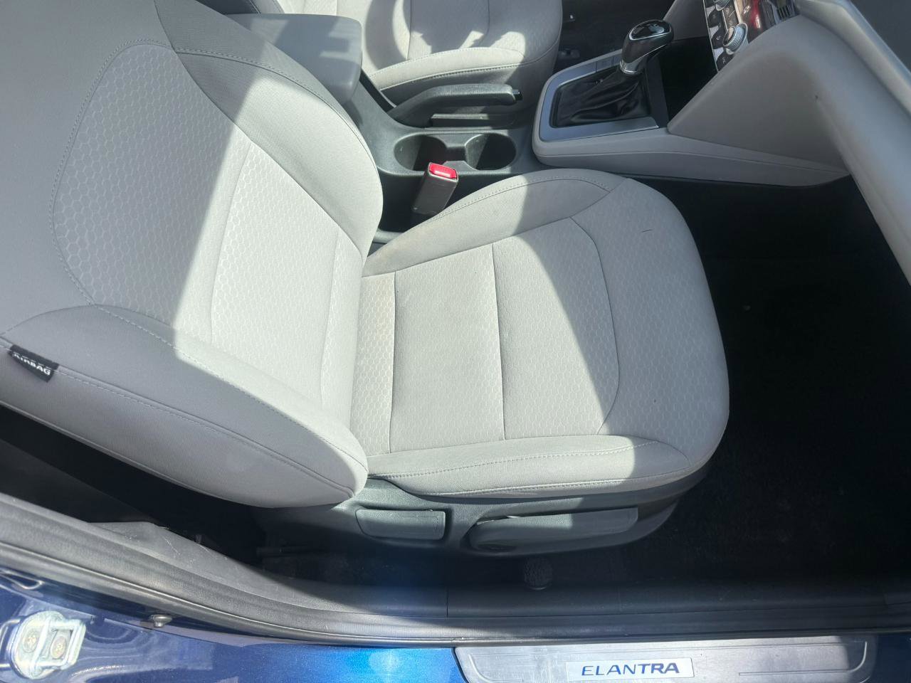 Used 2020 Hyundai Elantra SE image 19