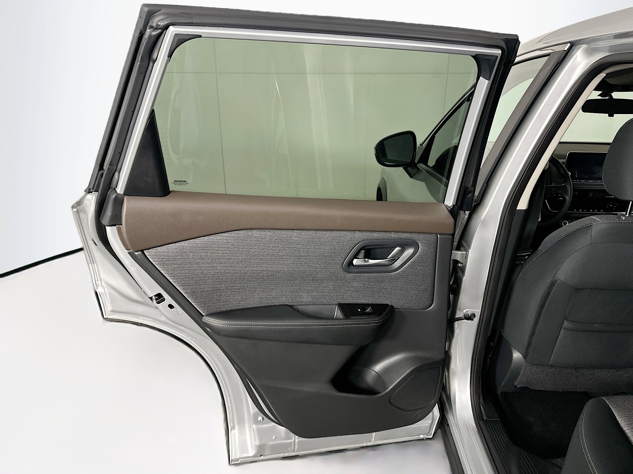 Used 2022 Nissan Rogue SV image 24