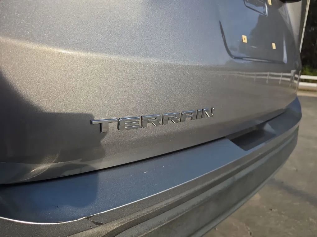 Used 2018 GMC Terrain SLE image 11