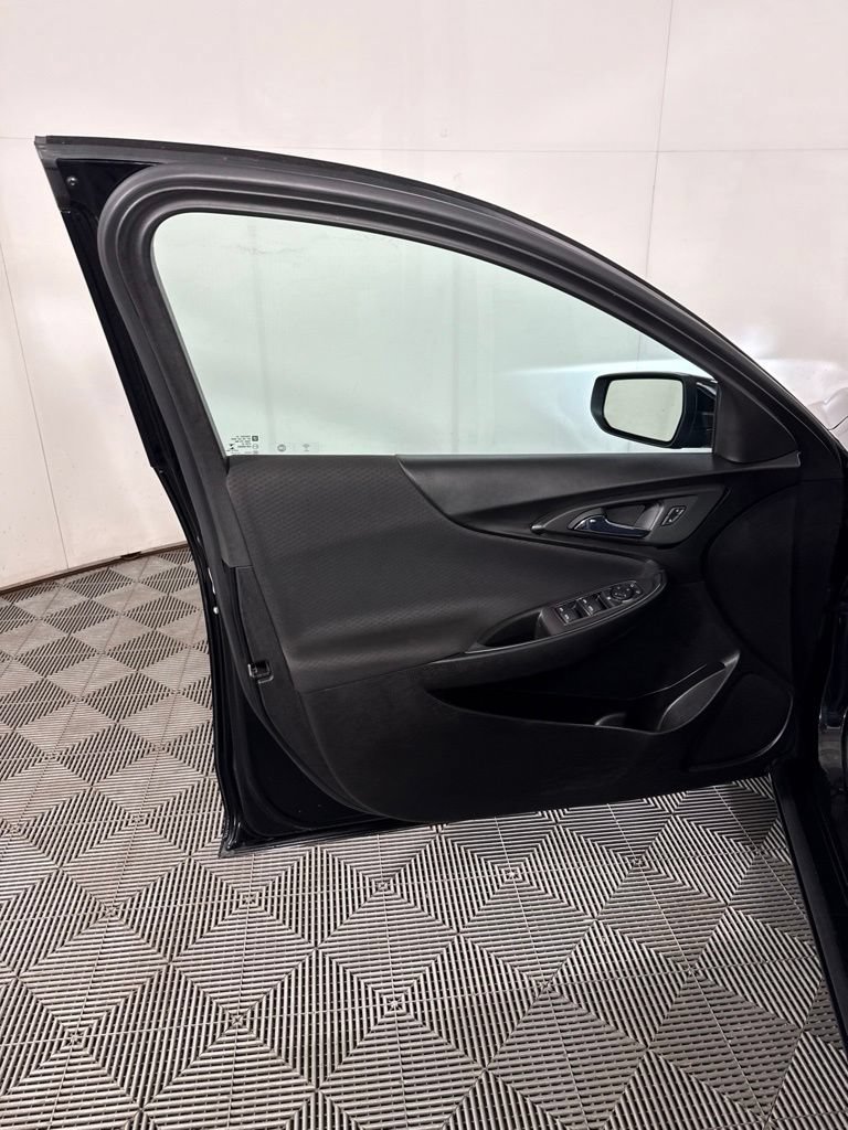 Used 2021 Chevrolet Malibu LT FWD image 14