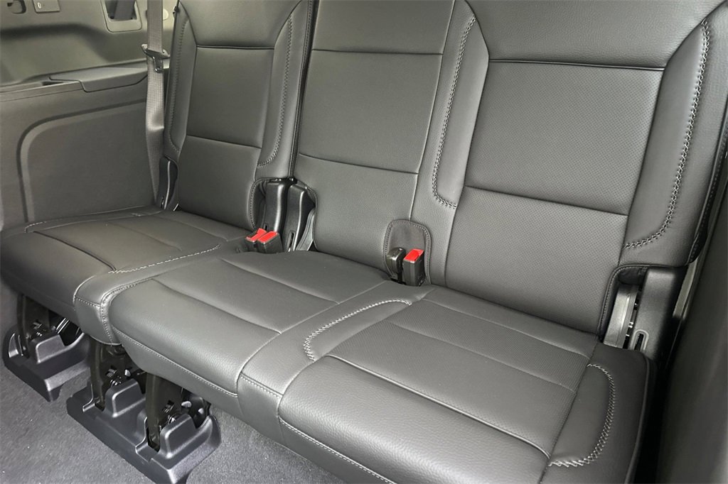 Used 2025 GMC Yukon XL Denali w/ Denali Reserve Package image 16