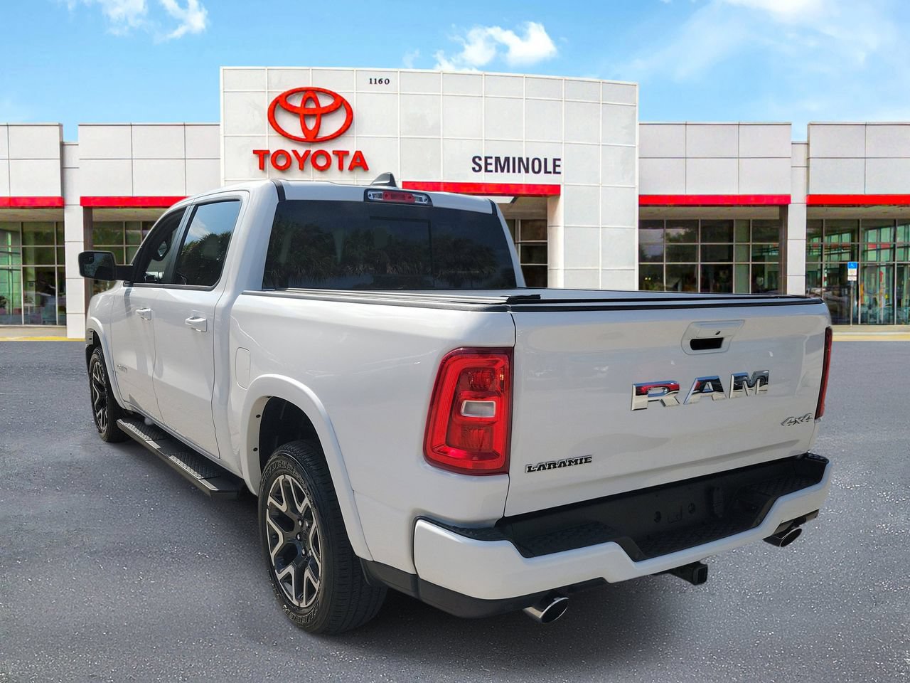Used 2025 RAM 1500 Laramie w/ Sport Appearance Package AWD/4WD image 4