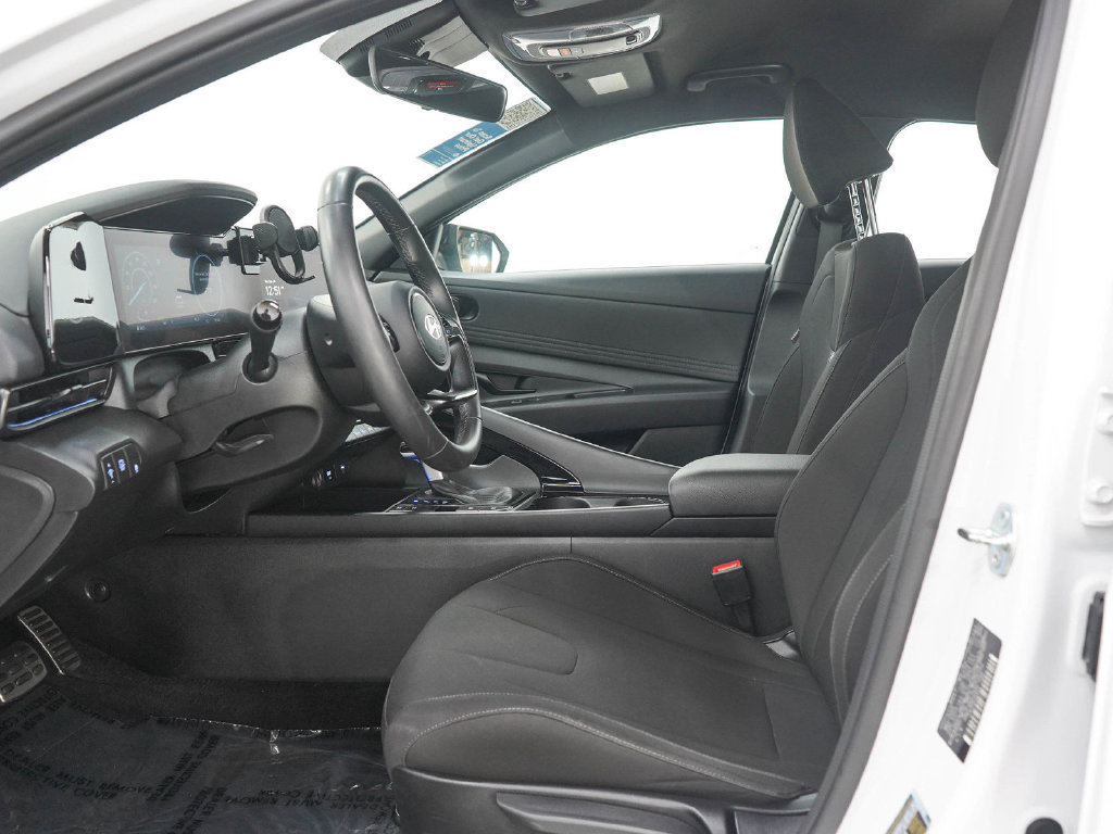 Used 2025 Hyundai Elantra SEL FWD image 21