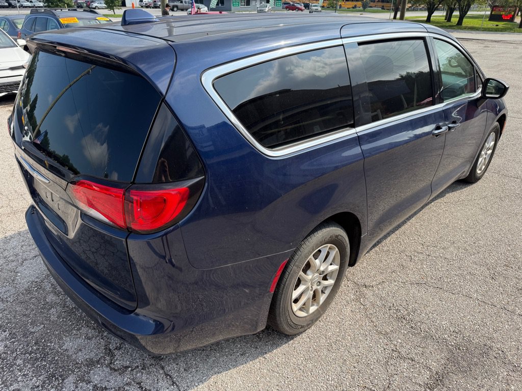 Used 2020 Chrysler Voyager LX FWD image 8