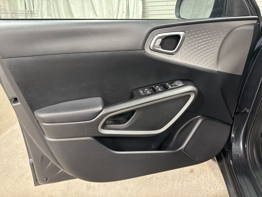 Used 2024 Kia Soul LX w/ Option Group 015 image 20
