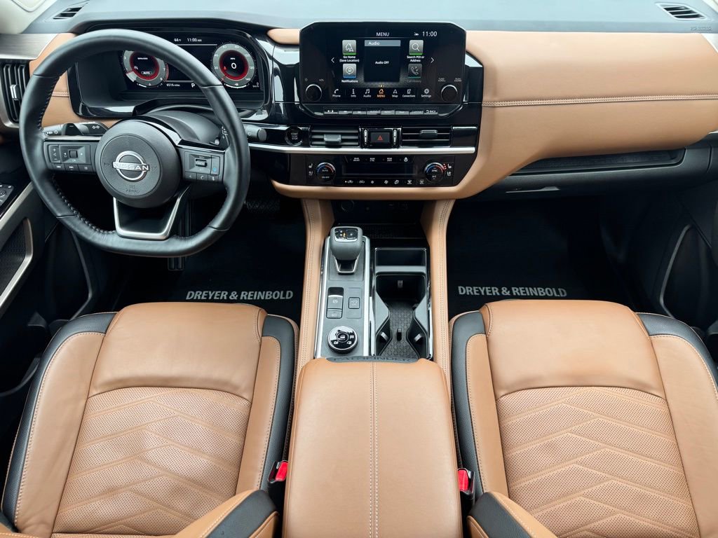 Used 2025 Nissan Pathfinder Platinum image 17