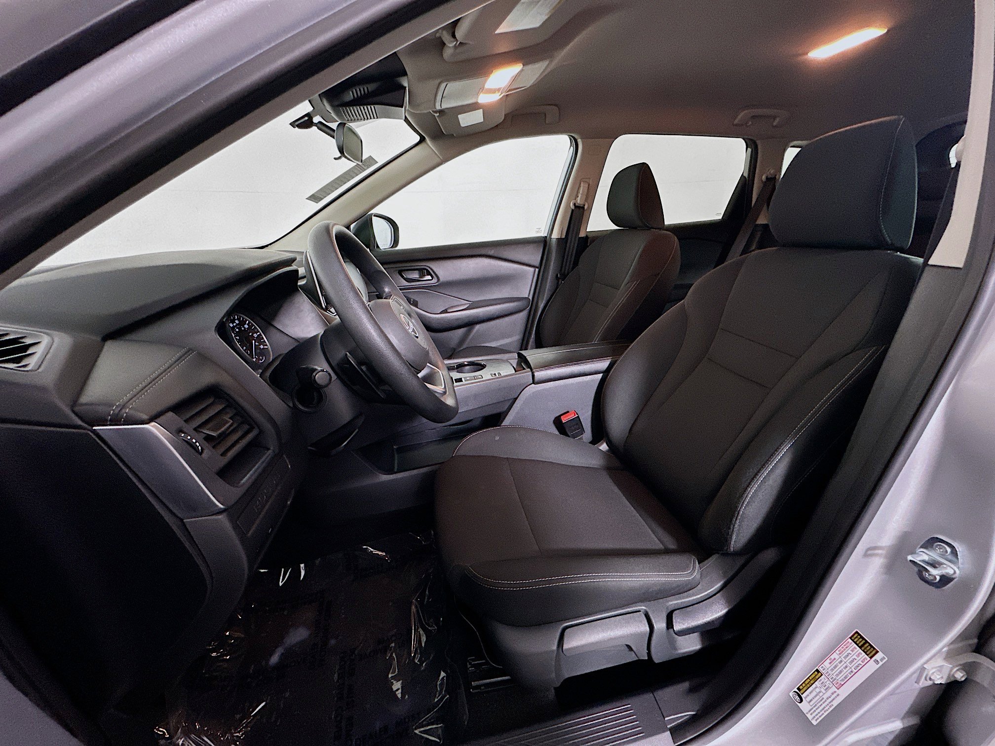 Used 2024 Nissan Rogue S image 12