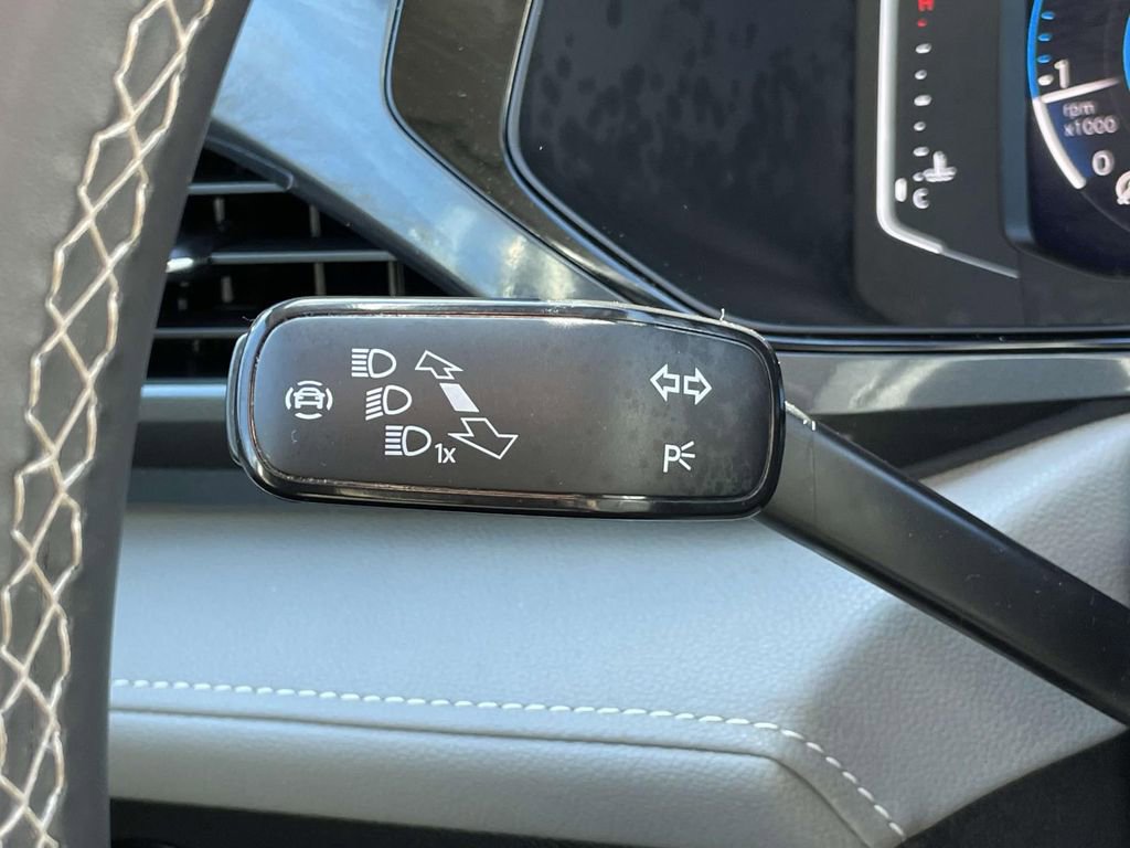 Used 2022 Volkswagen Taos SEL image 21