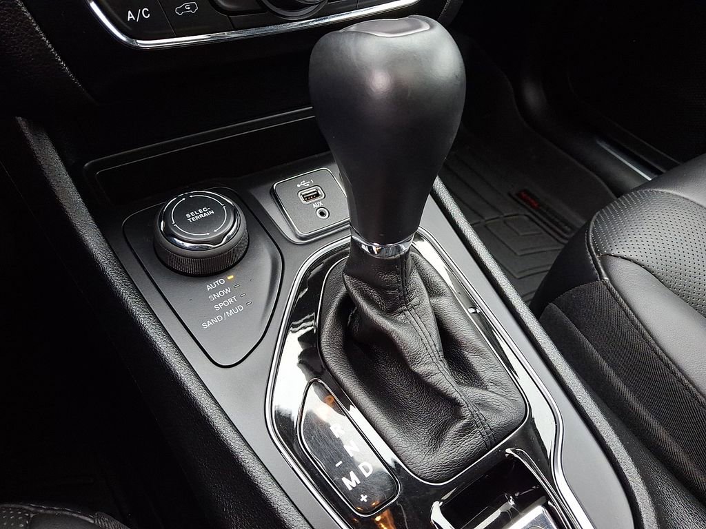 Used 2020 Jeep Cherokee Limited w/ Technology Group image 17