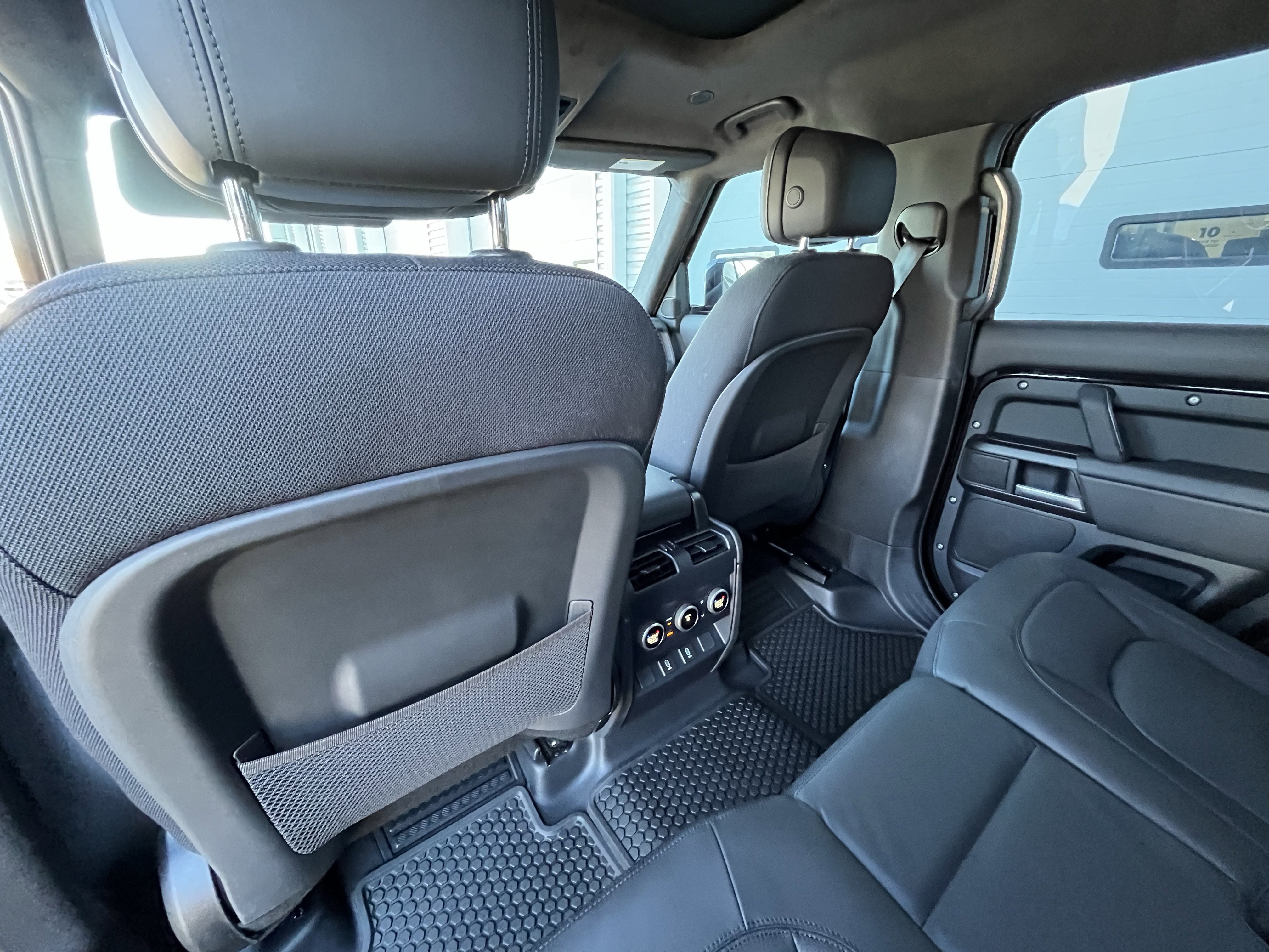 Certified 2026 Land Rover Defender 110 V8 image 31