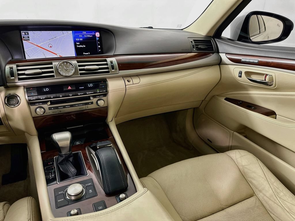 Used 2016 Lexus LS 460 w/ Comfort Package RWD image 24