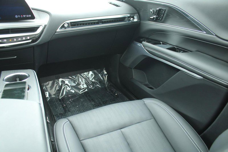 Used 2025 Cadillac Lyriq Luxury w/ LPO, Floor Liner Package AWD/4WD image 16