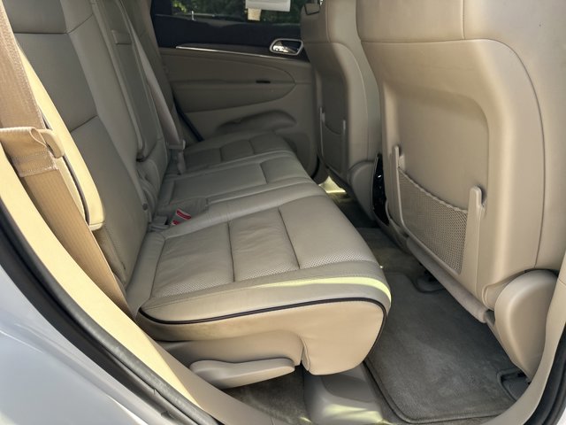 Used 2017 Jeep Grand Cherokee Overland RWD image 18