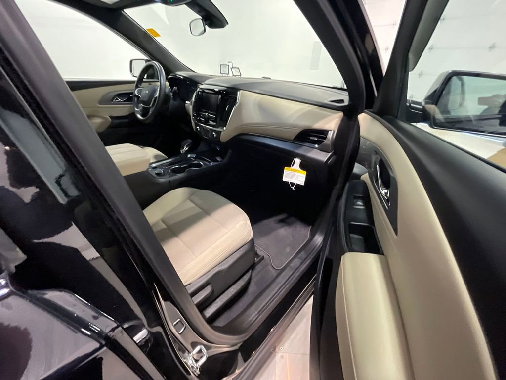 Used 2023 Chevrolet Traverse LS w/ Midnight/Sport Edition image 27