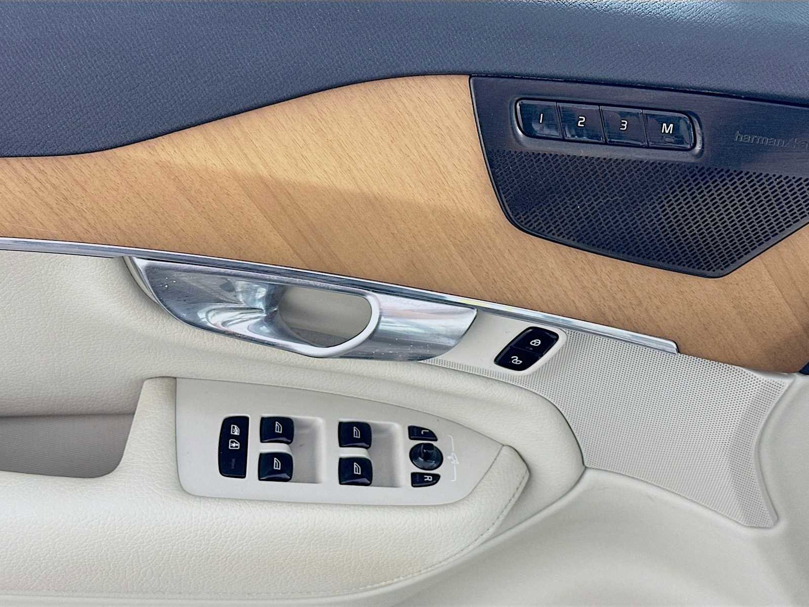 Certified 2021 Volvo XC90 T8 Inscription Expression w/ Advanced Package image 17