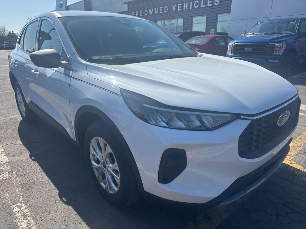 Used 2023 Ford Escape Active image 3