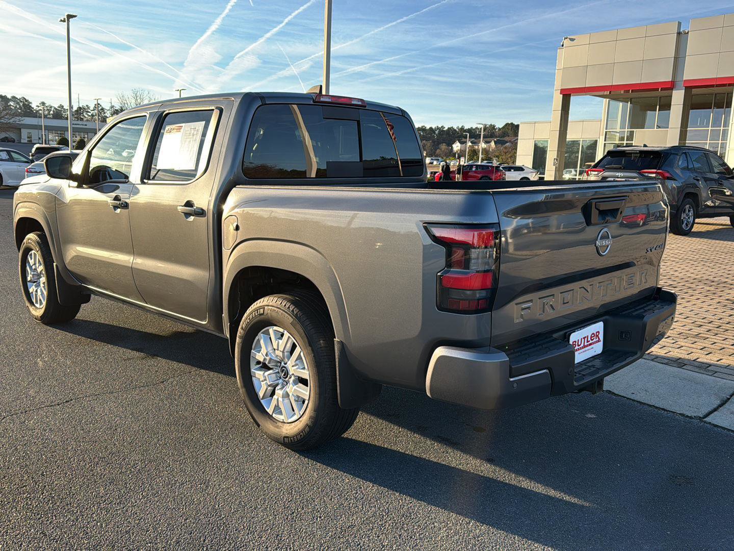 Used 2024 Nissan Frontier SV w/ SV Convenience Package image 3