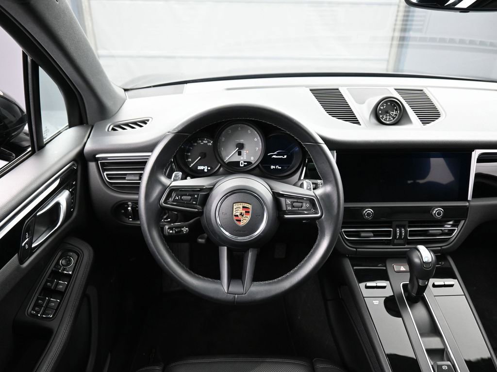 Certified 2023 Porsche Macan S image 17