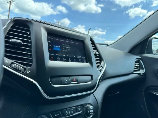 Used 2019 Jeep Cherokee Latitude Plus FWD image 18