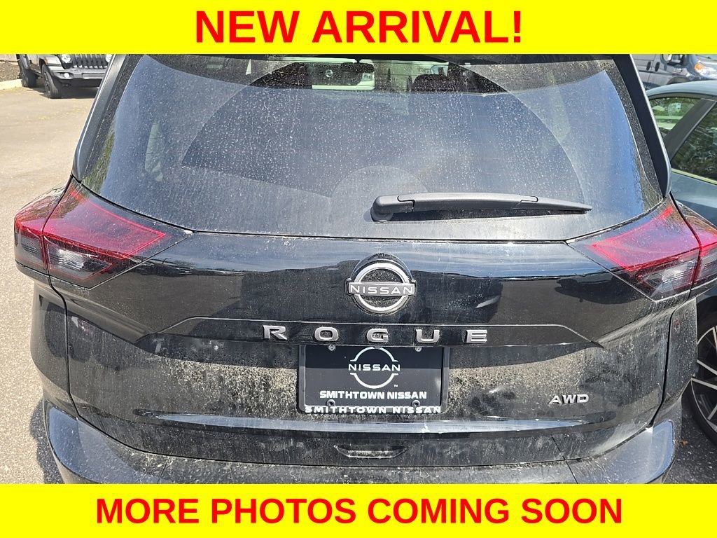 Used 2025 Nissan Rogue S AWD/4WD image 13