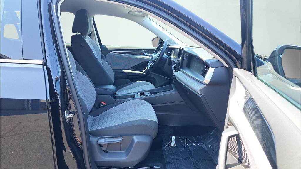 Used 2026 Volkswagen Tiguan S AWD/4WD image 16