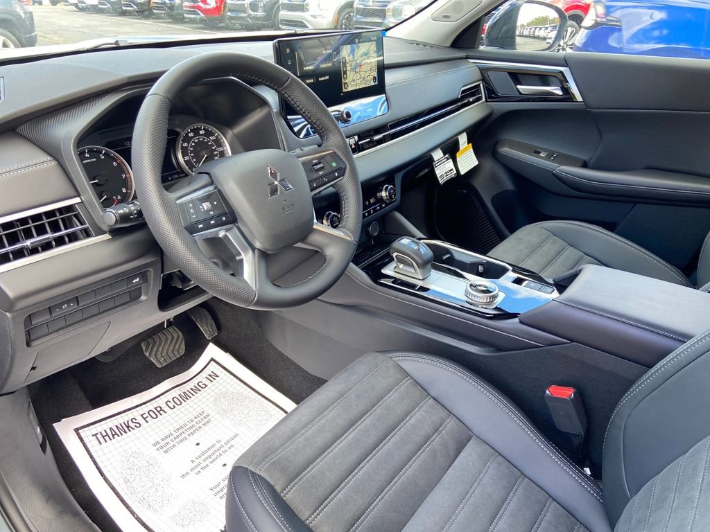 New 2025 Mitsubishi Outlander AWD image 16